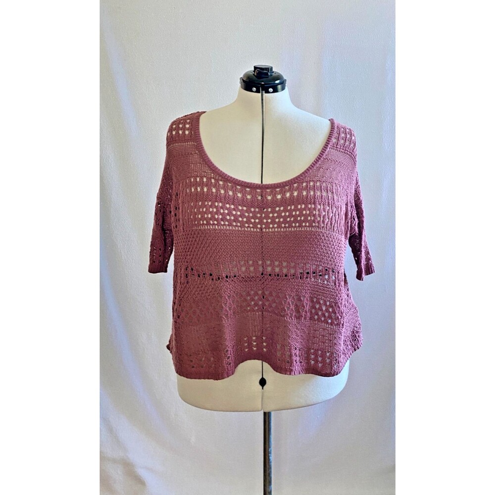 Decree crochet knit hi low top. Size xl.
